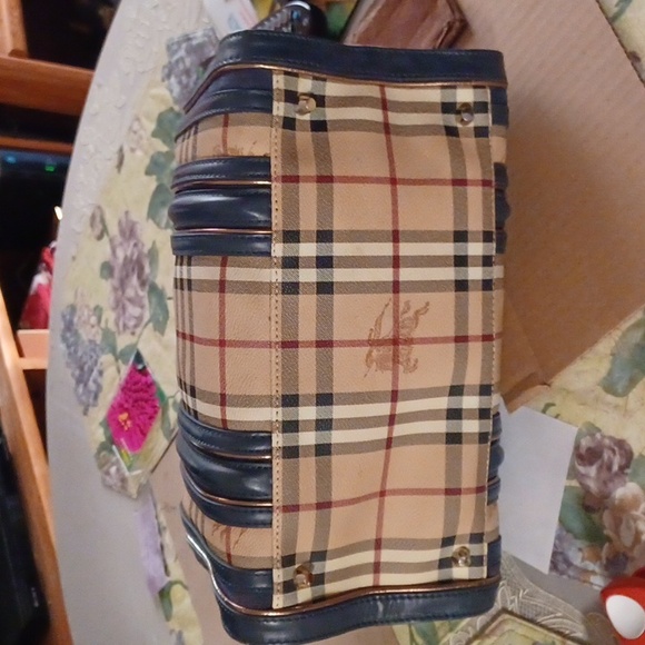 Authentic Burberry Bag - Picture 13 of 14